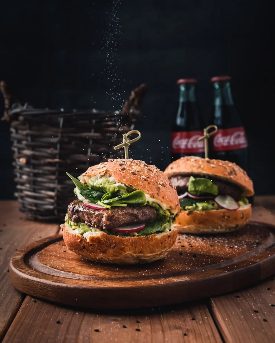 Hambúrguer artesanal na brasa, do cardápio de demonstração do Braza Burger